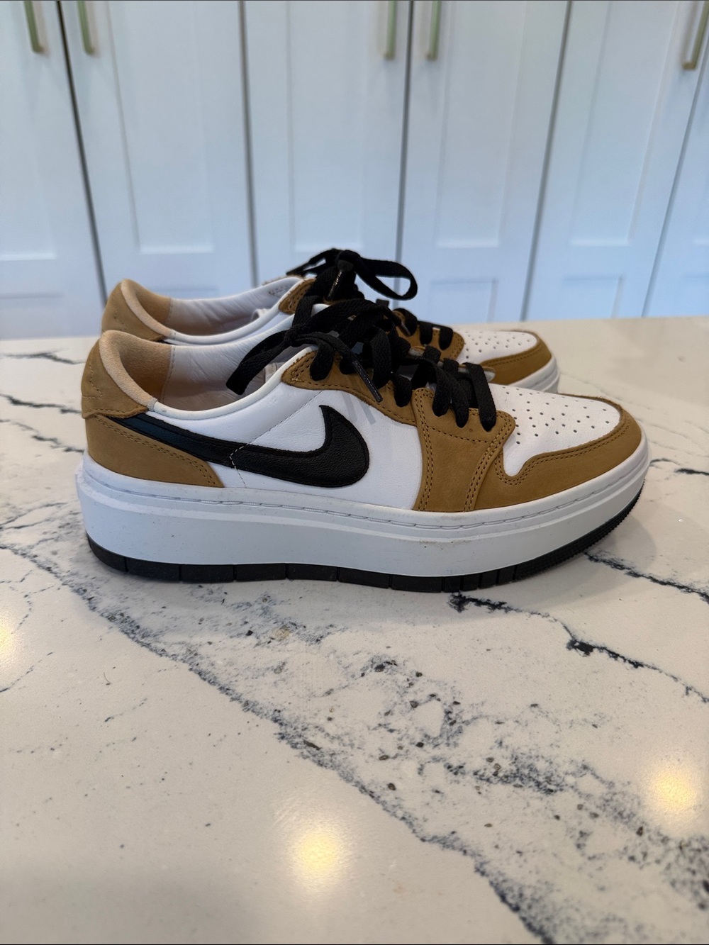 Nike Women’s White/Tan/Black Sneakers